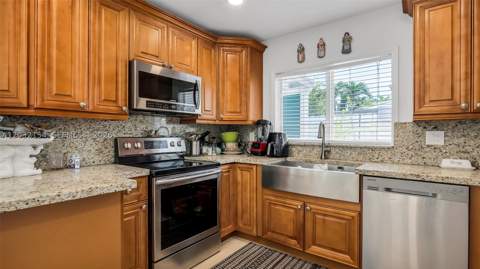 8532 SW 211th Ter, Cutler Bay FL - photo 15 of 44
