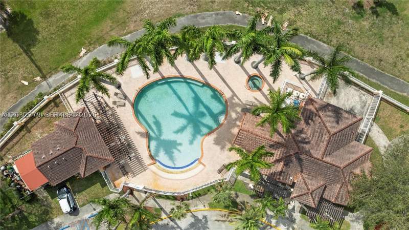 2 bedroom Townhouse at 17866 NW 74th Ct, Tuscan Lake Villas, Hialeah — photo 4