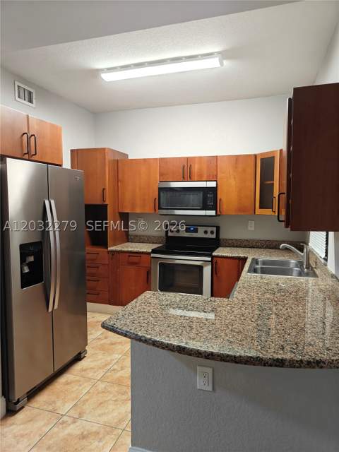 17866 NW 74th Ct, Hialeah FL - photo 9 of 46