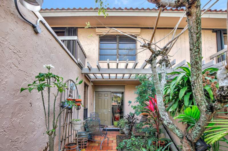 3 bedroom Townhouse at 20606 NE 7th Court, Townhouses Of The Calif Cl, Miami — photo 3