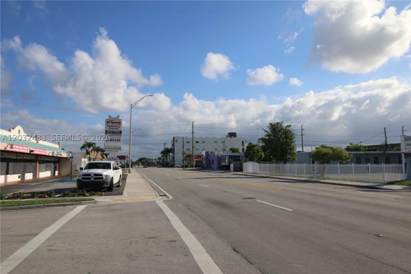 2 bedroom SingleFamilyResidence at 359 E 12th St, Town Of Hialeah 1 Addn Am, Hialeah — photo 3
