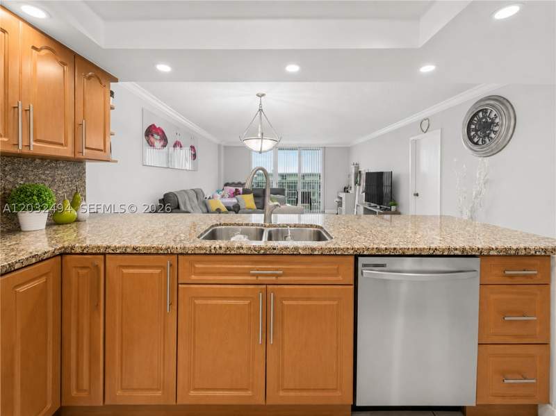 1 bedroom Condominium at 5701 Collins Ave 1711, Arlen Beach Condo, Miami Beach — photo 3