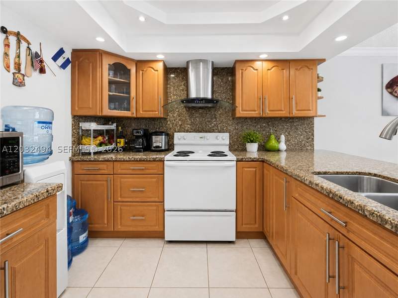 1 bedroom Condominium at 5701 Collins Ave 1711, Arlen Beach Condo, Miami Beach — photo 4