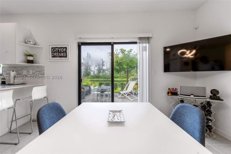 3 bedroom Townhouse at 561 NW 204th St, Vista Lago, Miami Gardens — photo 5