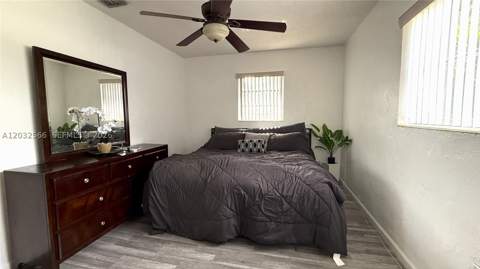 1245 NE 203rd St, Miami FL - photo 14 of 39
