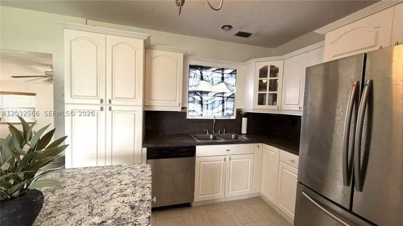 4 bedroom SingleFamilyResidence at 1245 NE 203rd St, Mansionette Homes Sec 2, Miami — photo 4