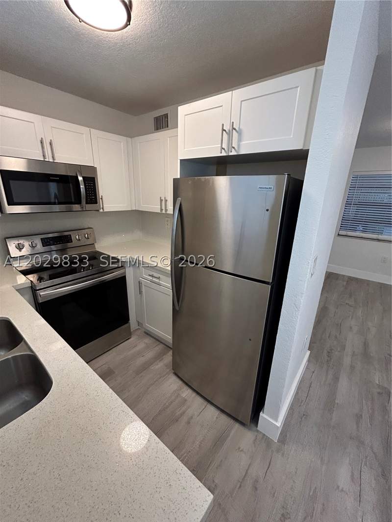 2 bedroom Condominium at 5960 W 25th Ct 102, Villas De Marbella Condo, Hialeah — photo 5