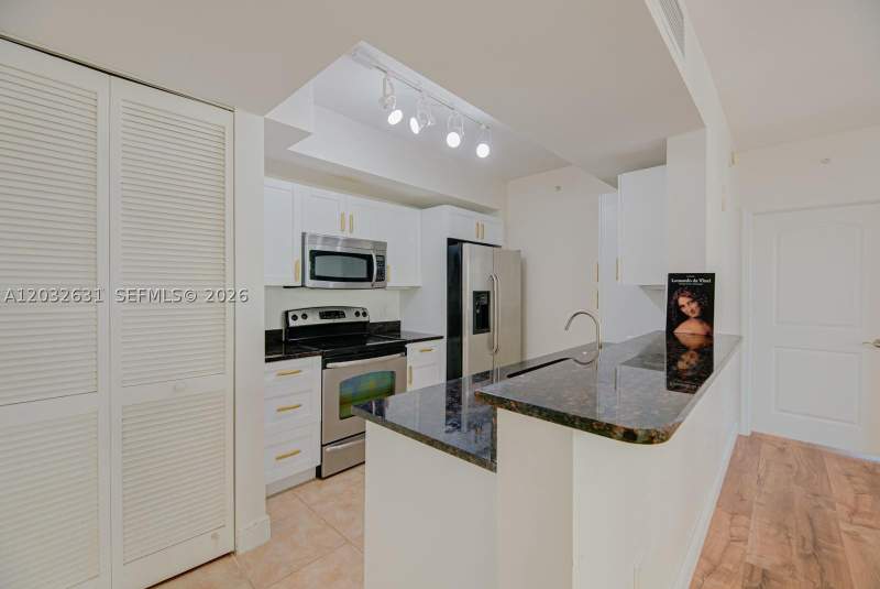 2 bedroom Condominium at 7350 SW 89th St 2110S, Toscano Condo, Miami — photo 2