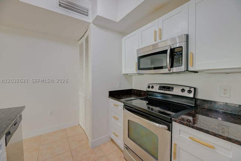 2 bedroom Condominium at 7350 SW 89th St 2110S, Toscano Condo, Miami — photo 4