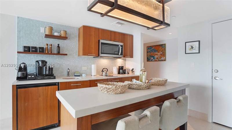 1 bedroom Condominium at 6801 Collins Ave 315, Central Carillon Beach Co, Miami Beach — photo 3
