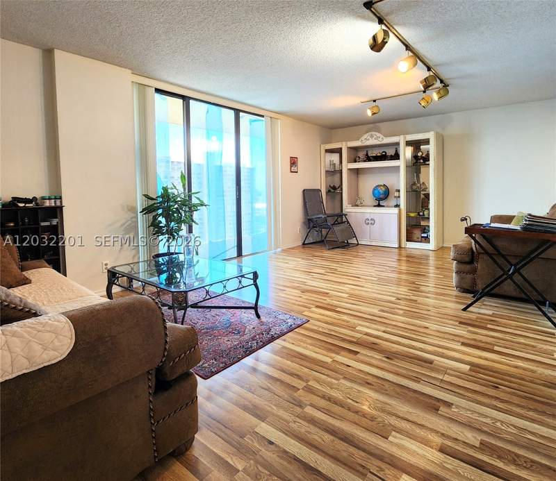 2 bedroom Condominium at 18181 NE 31st Ct 1710, Tower At Biscayne Cove Co, Aventura — photo 2