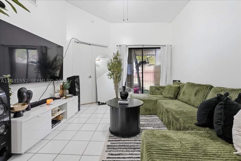 1 bedroom Condominium at 9839 SW 138th Ave Fa2R, Esprit Condo, Miami — photo 2