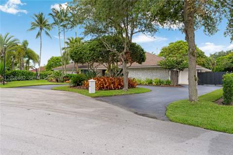 12926 SW 104th Pl, Miami FL - photo 10 of 100