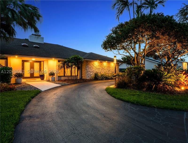 5 bedroom SingleFamilyResidence at 12926 SW 104th Pl, Mango Lane Estates, Miami — photo 3