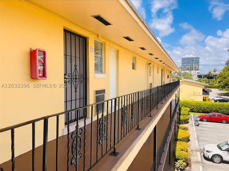 1 bedroom StockCooperative at 2880 NE 203rd St 28B, Biscayne Lake Gdn Bldg B, Aventura — photo 2