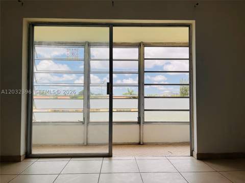 2880 NE 203rd St 28B, Aventura FL - photo 7 of 12