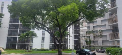 3401 N Country Club Dr 110, Aventura FL - photo 11 of 17