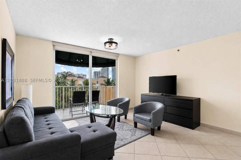 1 bedroom Condominium at 19701 E Country Club Dr 5604, The Yacht Club At Aventur, Aventura — photo 2