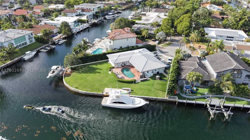4 bedroom SingleFamilyResidence at 13305 Biscayne Island Ter, Keystone Island No 5, North Miami — photo 5