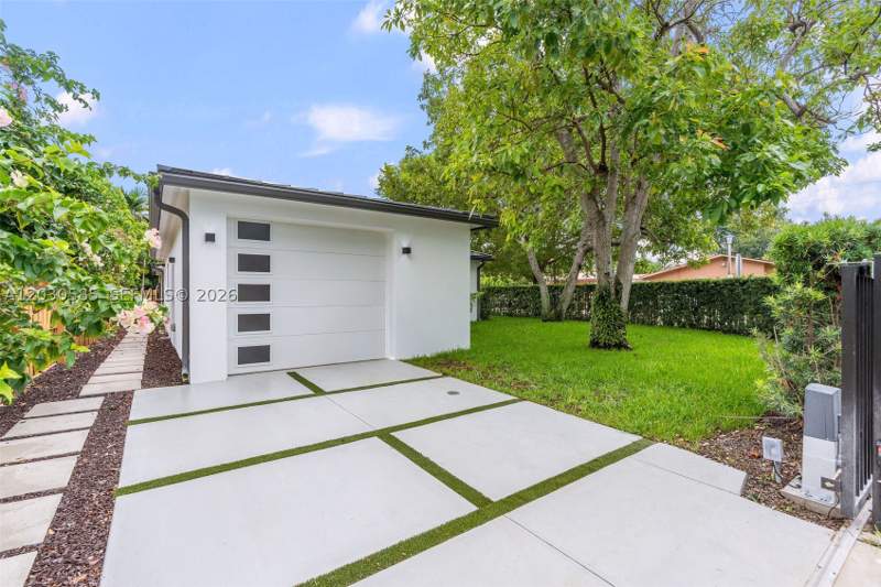 4 bedroom SingleFamilyResidence at 2286 SW 21st Ave, New Shenandoah, Miami — photo 3