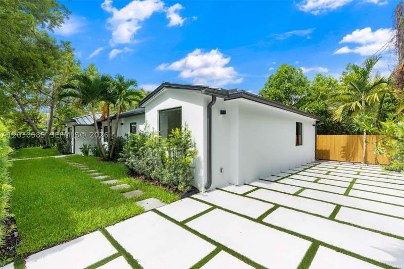 4 bedroom SingleFamilyResidence at 2286 SW 21st Ave, New Shenandoah, Miami — photo 4