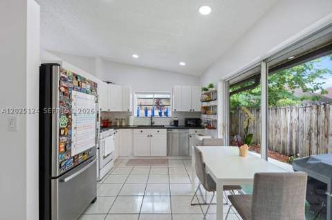 19080 NW 77th Ct, Hialeah FL - photo 13 of 38