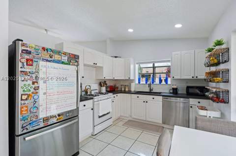 19080 NW 77th Ct, Hialeah FL - photo 14 of 38