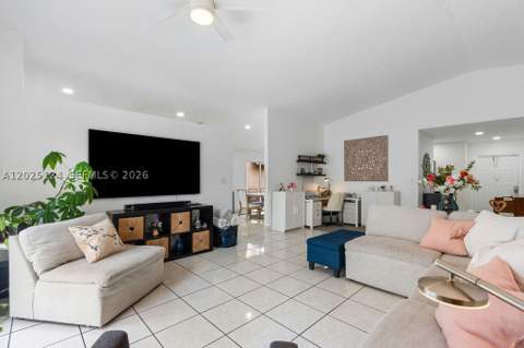 19080 NW 77th Ct, Hialeah FL - photo 7 of 38