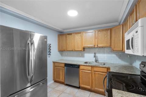 1605 Bay Rd 503, Miami Beach FL - photo 8 of 31