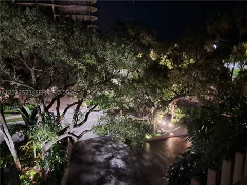 2901 S Bayshore Dr 4A, Miami FL - photo 7 of 32
