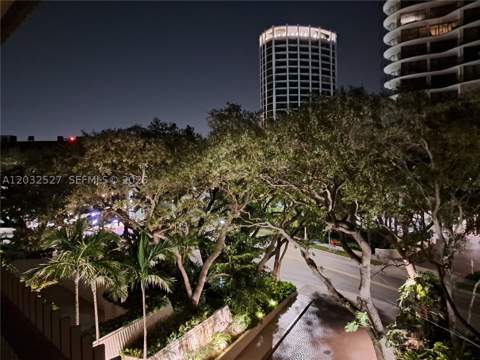 2901 S Bayshore Dr 4A, Miami FL - photo 9 of 32