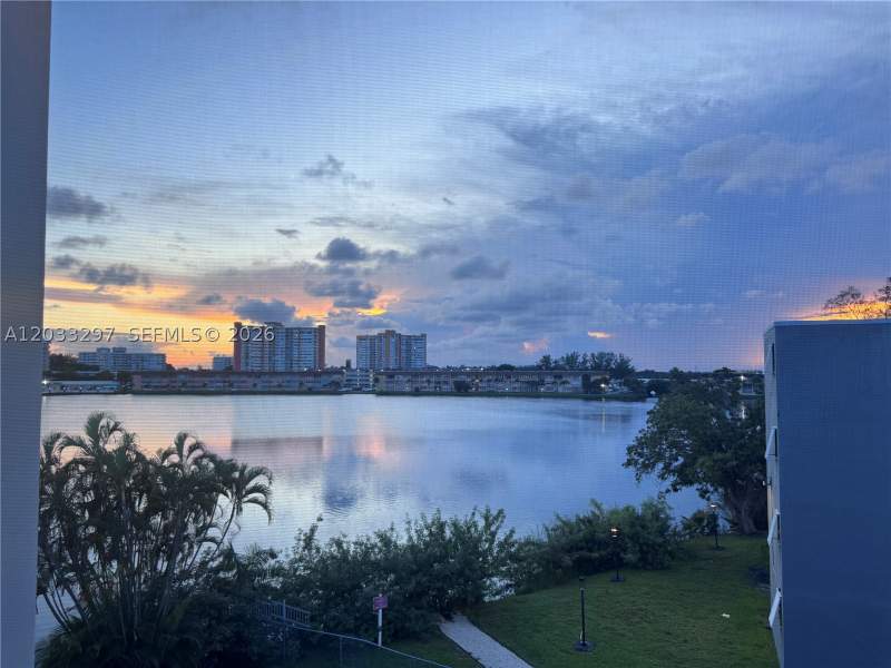 2 bedroom Condominium at 1660 NE 191st St 413-1, Jade Winds Group Allamand, Miami — photo 2