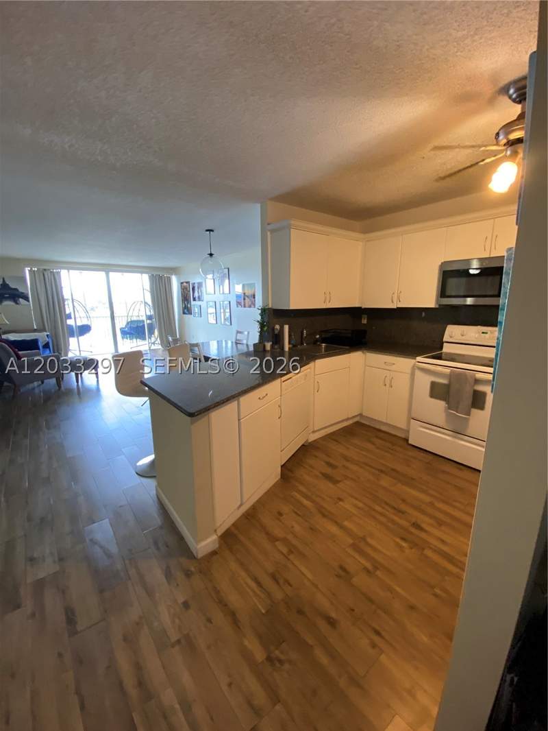 2 bedroom Condominium at 1660 NE 191st St 413-1, Jade Winds Group Allamand, Miami — photo 3