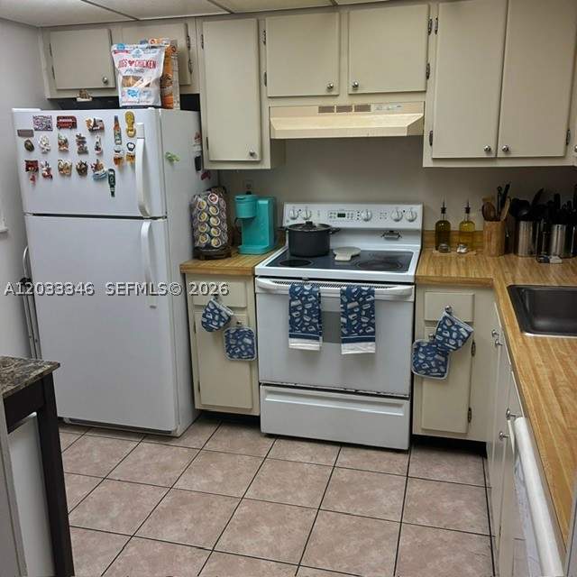 2 bedroom SingleFamilyResidence at 10845 SW 112th Ave, Gardens Of Kendall So Con, Miami — photo 2