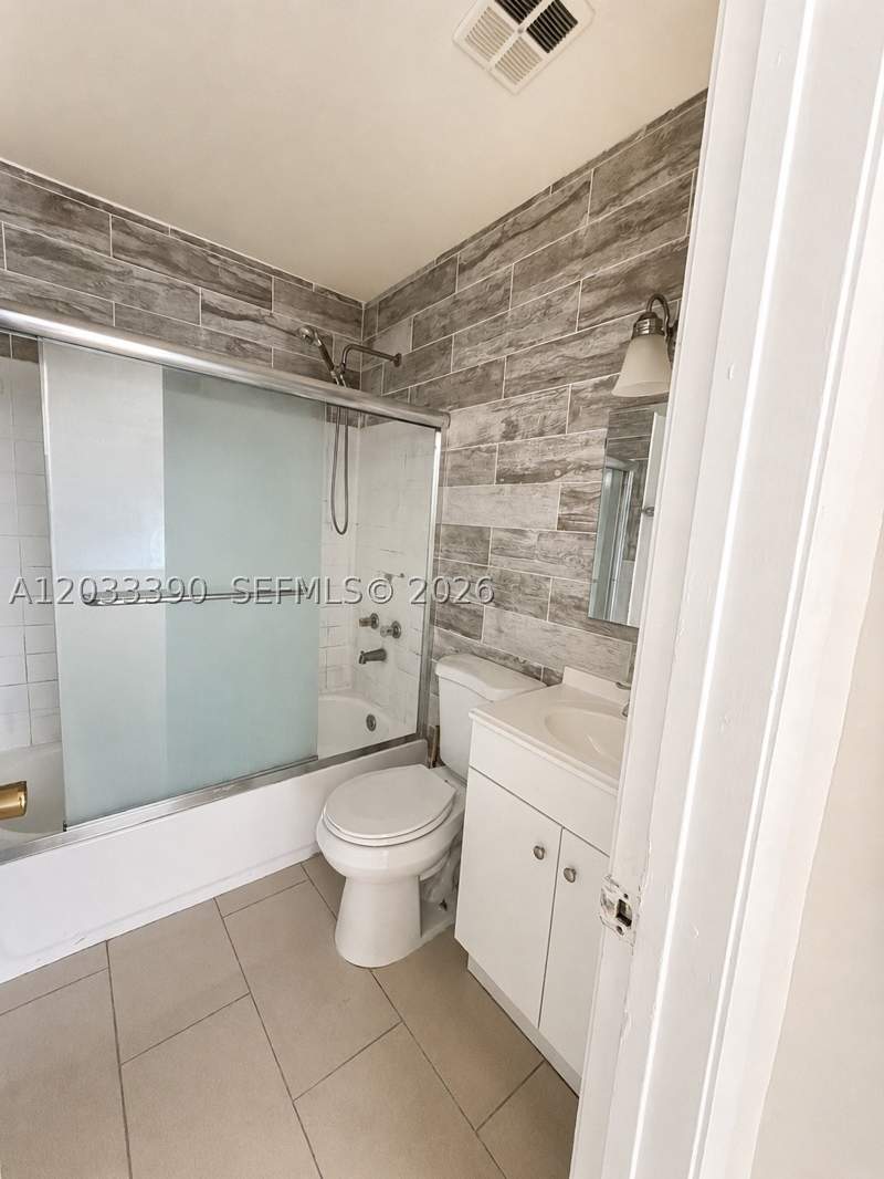 2 bedroom Condominium at 8480 SW 154th Cir Ct 924, Lake & Tennis Villas Ph 1, Miami — photo 3