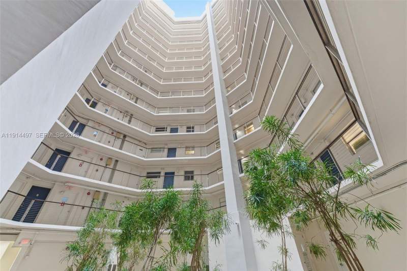 2 bedroom Condominium at 1881 Washington Avenue 4a, Octagon Towers I Condo, Miami Beach — photo 2