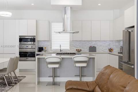 7472 NW 100th Ave, Doral FL - photo 14 of 70