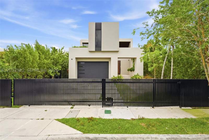 4 bedroom SingleFamilyResidence at 1050 Stillwater Dr, Biscayne Beach-2Nd Addn, Miami Beach — photo 2