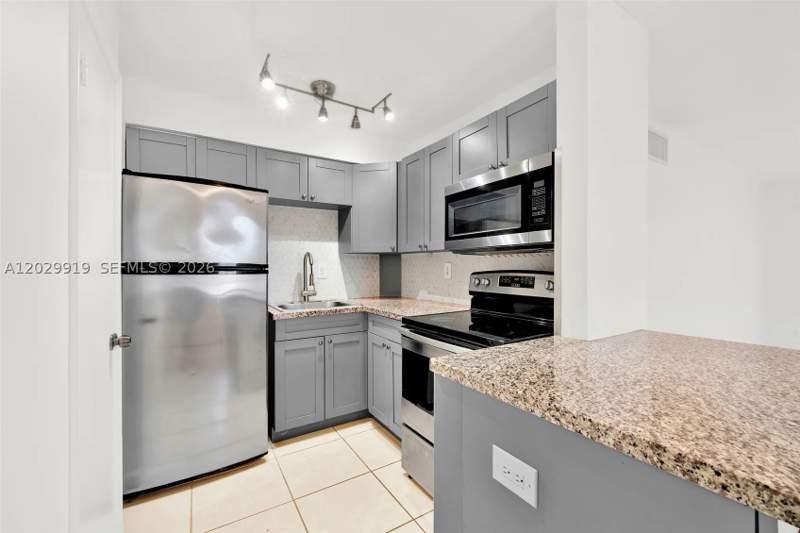 2 bedroom Condominium at 8701 SW 141st St H6, Casa Granada Condo, Palmetto Bay — photo 4