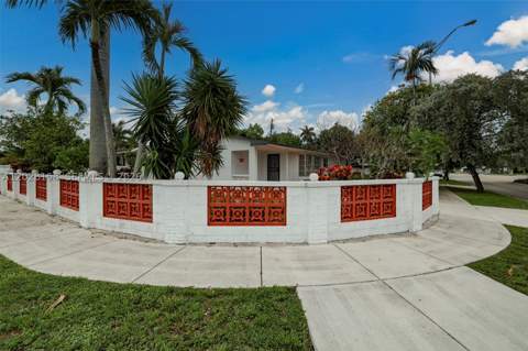 790 W 73rd Pl, Hialeah FL - photo 10 of 44