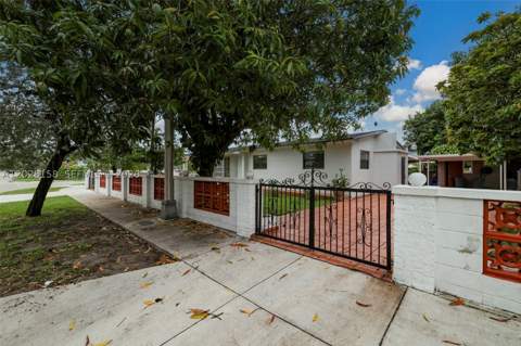 790 W 73rd Pl, Hialeah FL - photo 12 of 44