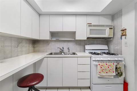 790 W 73rd Pl, Hialeah FL - photo 23 of 44