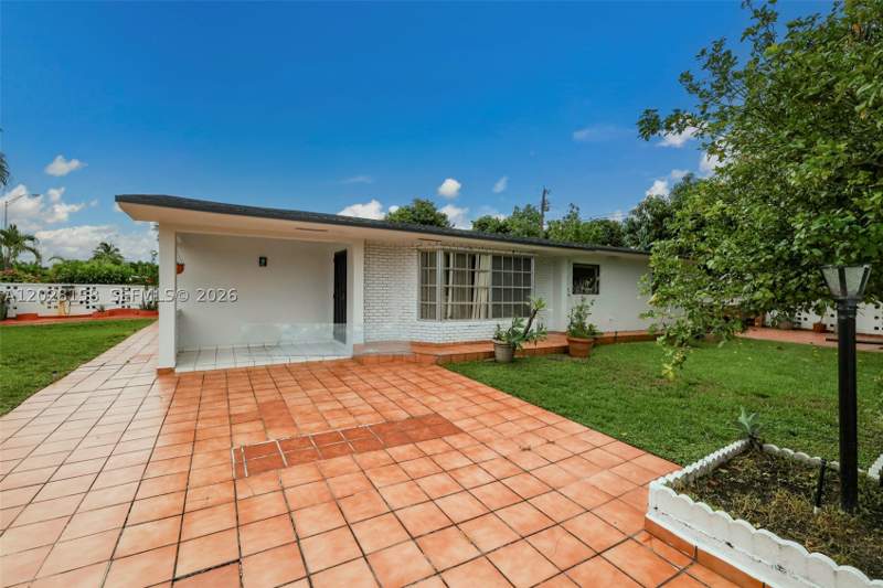 4 bedroom SingleFamilyResidence at 790 W 73rd Pl, Douglas Ests, Hialeah — photo 3