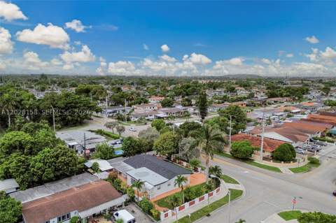 790 W 73rd Pl, Hialeah FL - photo 8 of 44
