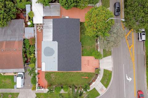 790 W 73rd Pl, Hialeah FL - photo 9 of 44
