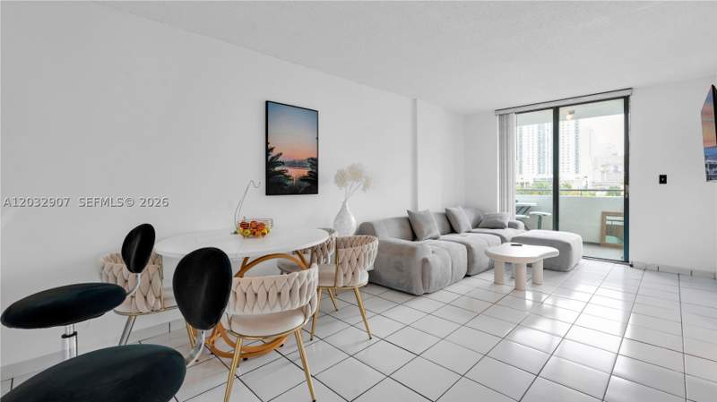 2 bedroom Condominium at 546 SW 1st St 603, Rioplaza Condominium, Miami — photo 2