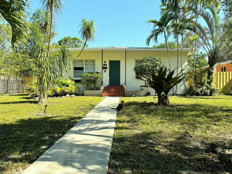 2 bedroom SingleFamilyResidence at 1135 NE 133 rd St, Irons Manor 4th Addn, North Miami — photo 2