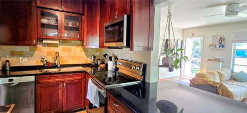 1135 NE 133 rd St, North Miami FL - photo 8 of 28