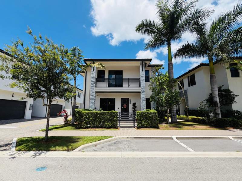 3 bedroom SingleFamilyResidence at 8288 NW 44th Terrace, Downtown Doral South Phase, Doral — photo 2