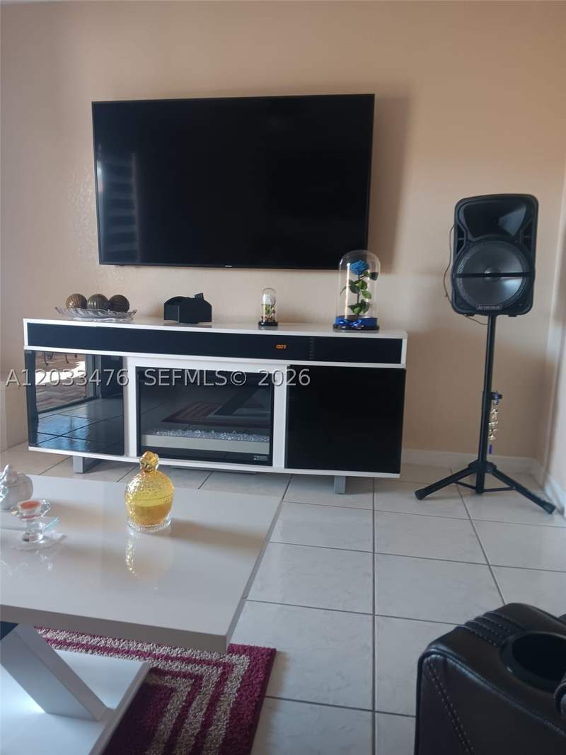 2 bedroom Townhouse at 507 W 68th St 5, Colonial Townhomes Condo, Hialeah — photo 3
